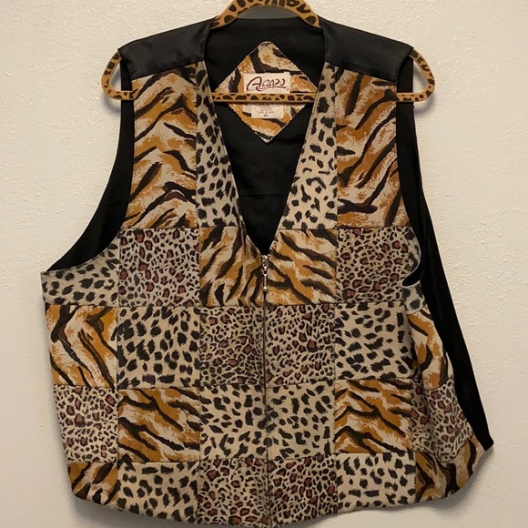Agapo Collection Plus Size Leather Animal Print Vest: 4191 - Picture 2 of 8